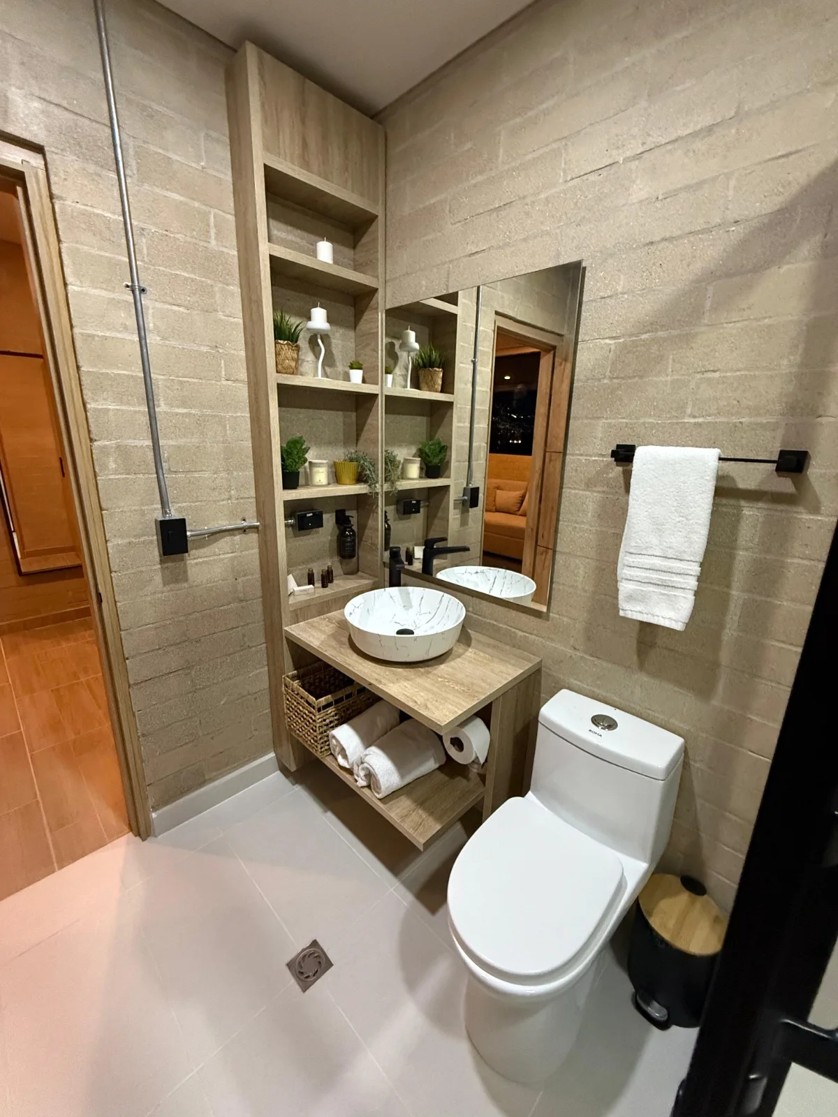 Deluxe Junior: baño